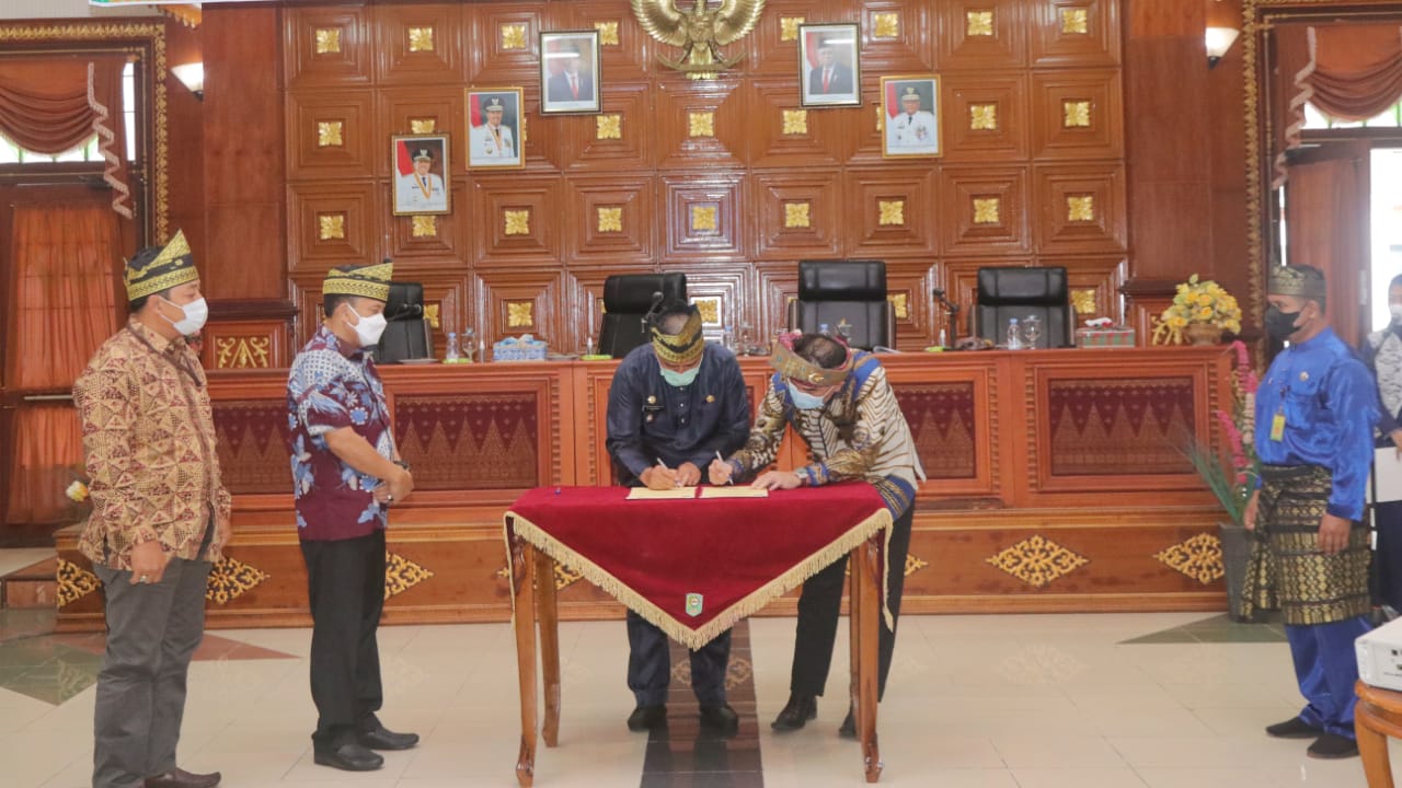Pemkab Siak, Lima BUMD Dan Kejari Siak Tandatangani MoU Bantuan Hukum Bidang Perdata dan Tata Usaha 