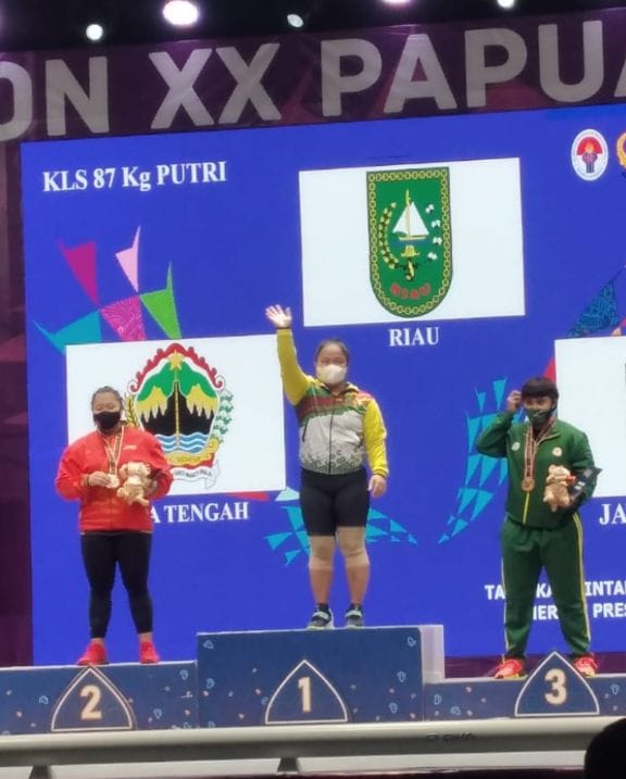 Maharani , Atlit Angkat Besi Kampar Raih Medali Emas PON Papua XX 