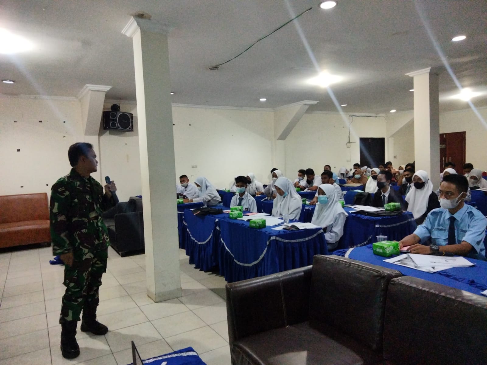 Tanamkan Rasa Cinta Tanah Air Danramil 09/Langgam Beri Materi Wasbang dan Bela Negara Pada Pelajar 