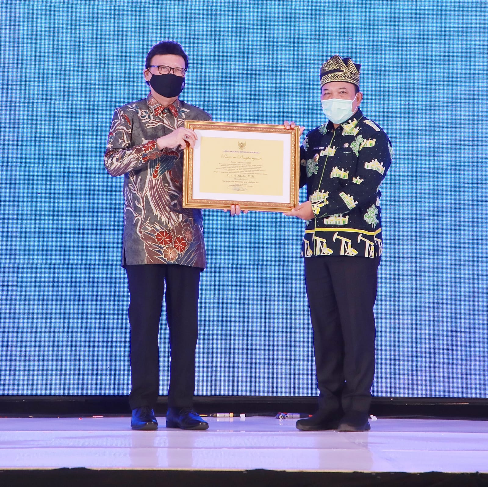 Kearsipan Nasional Beri Penghargaan Kepada Bupati Siak Alfedri