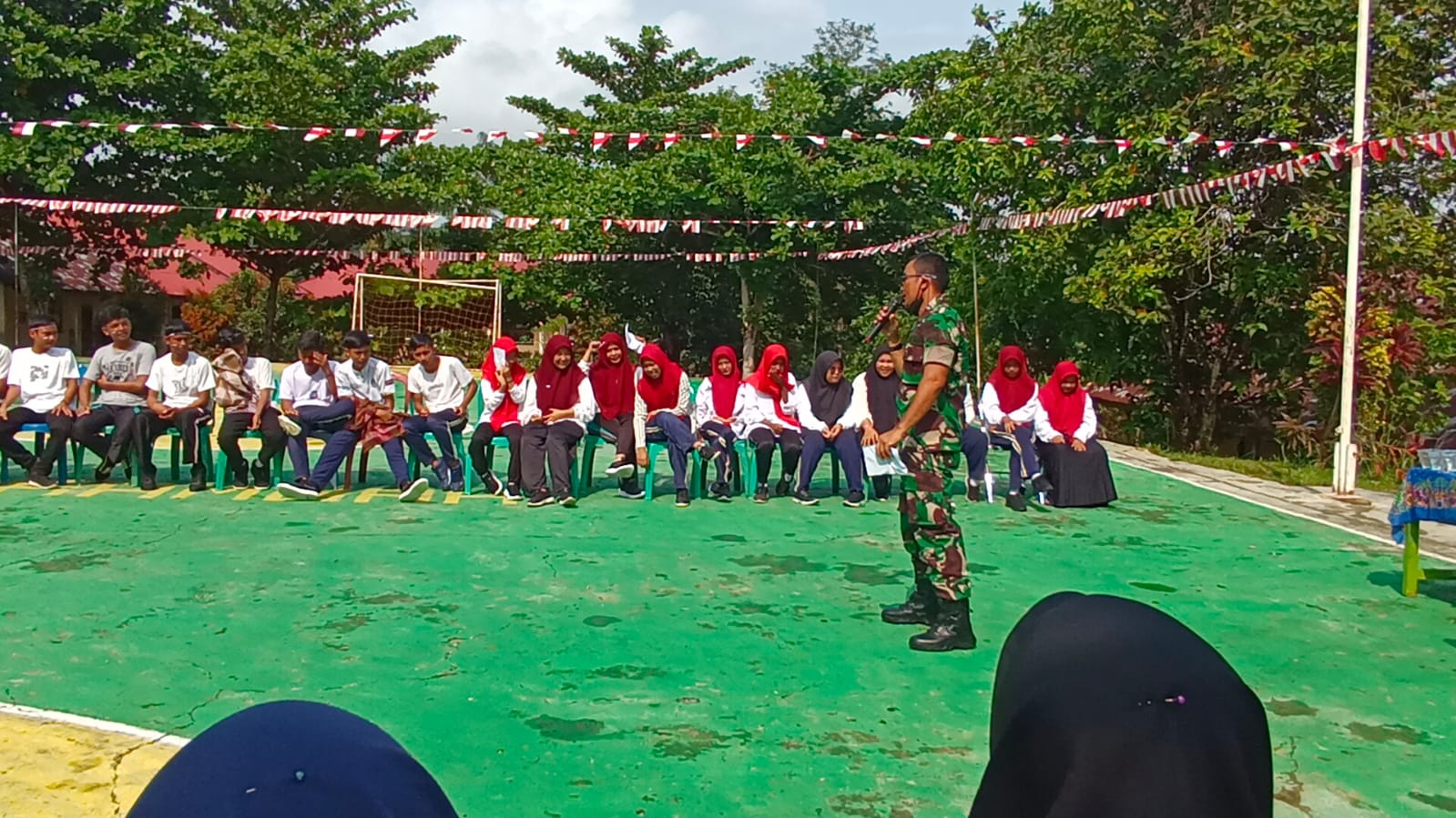 Danramil 02 Rambah Kodim 0313/KPR Sosialisasikan Nilai Pancasila Kepada Pelajar SMA Muhammadiyah 