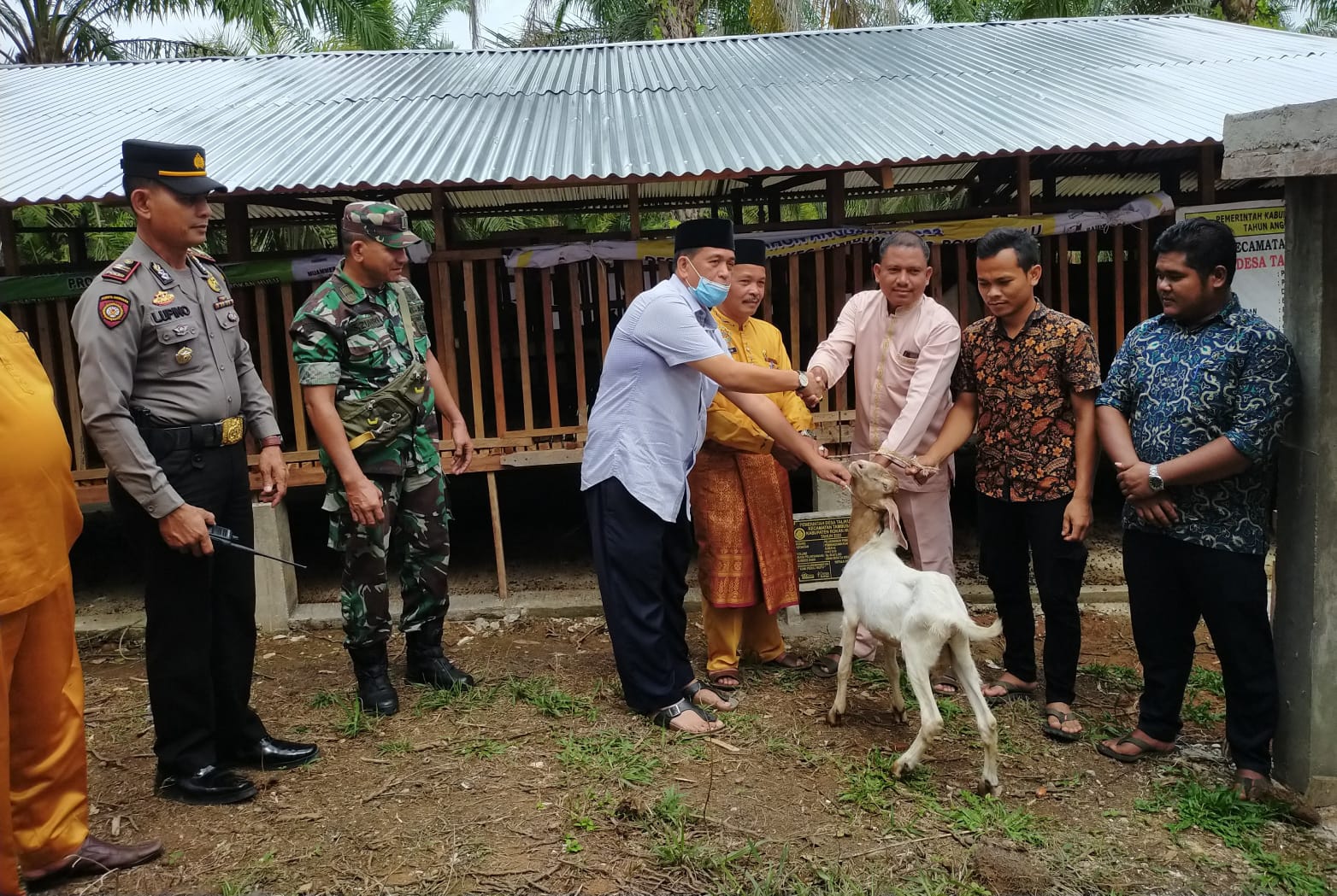 Anggota Koramil 11/ Tambusai Menghadiri Acara Peresmian Ketahana  Pangan Ternak Hewani