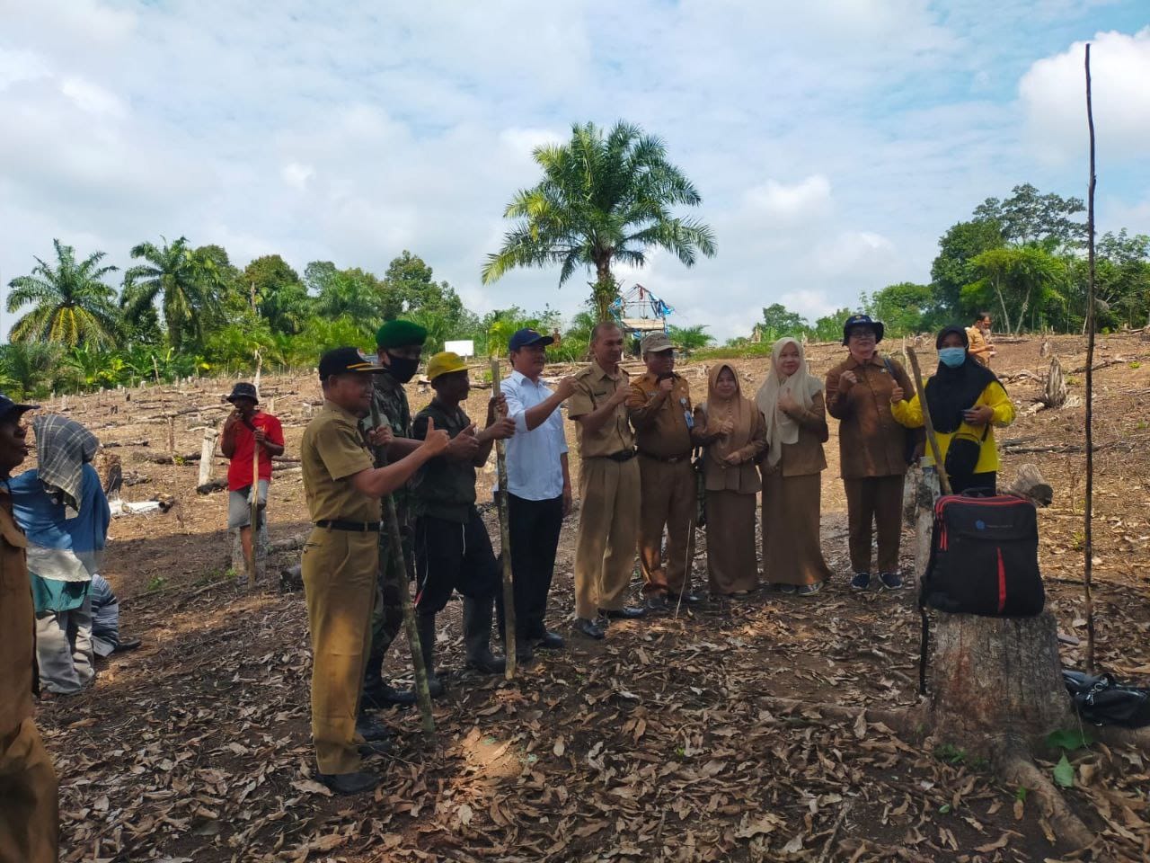 Babinsa Koramil 02 Rambah Kodim 0313/KPR Himbau Warga Tidak Melakukan Pembakaran Lahan Maupun Hutan