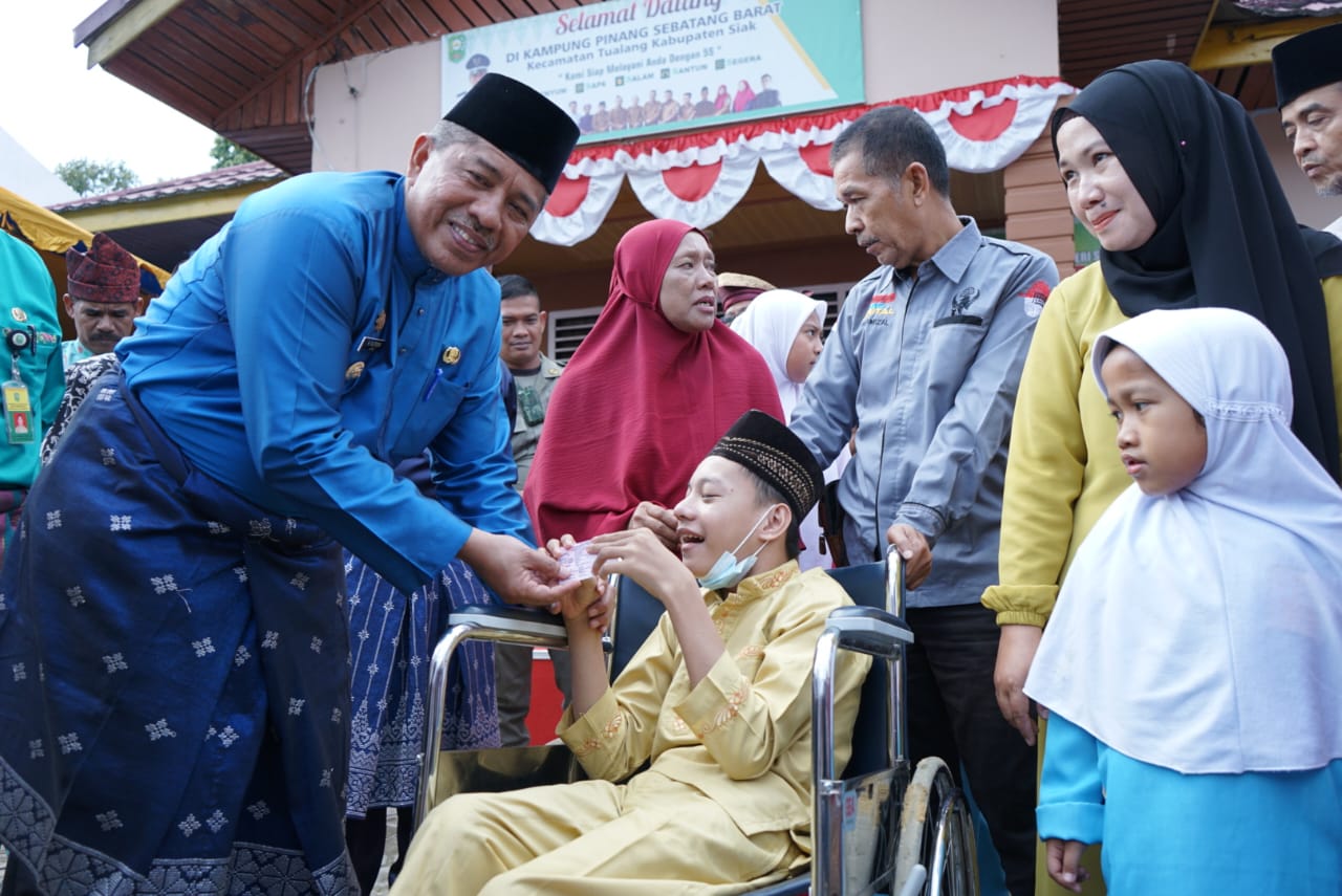 Dukung Komitmen, Bupati Alfedri Minta Petugas Bersikap Sopan dan Menghadirkan Senyum Kepada Masyarak