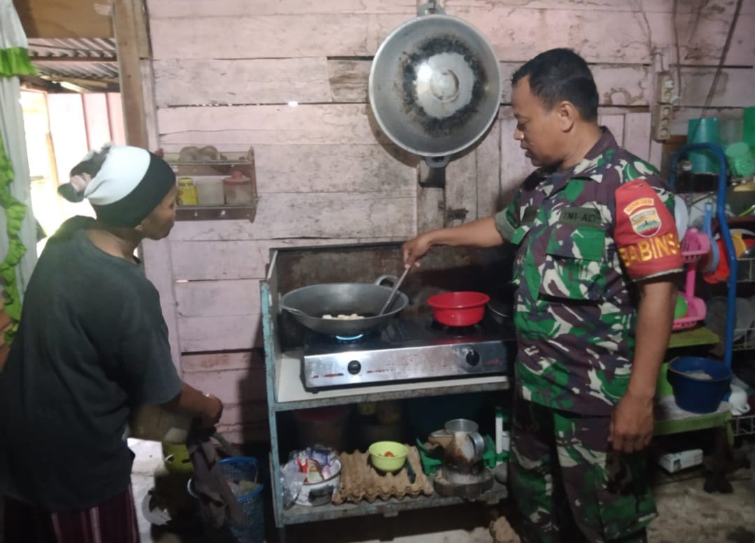 Laksanakan Program Babinsa Masuk Dapur, Babinsa Koramil 05/Kampar Kiri