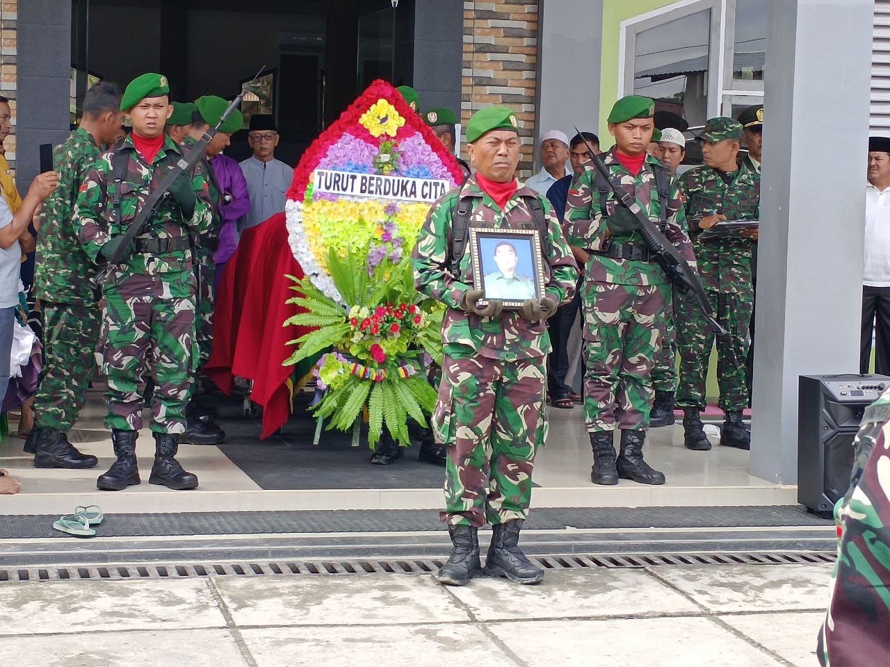 Danramil 01/Bkn Jadi Irup Proses Pemakaman Anggota TNI Koramil 07/Kampar