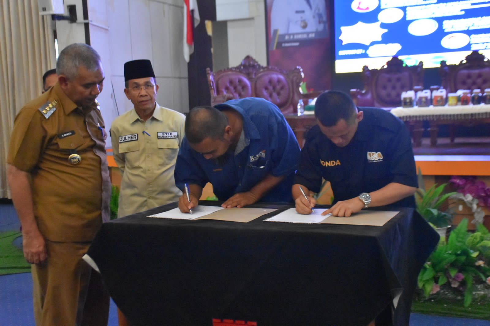  Bertaraf Internasional, Pj Bupati Kampar Adakan seminar dan Ekspor Lebah dan Kelulut