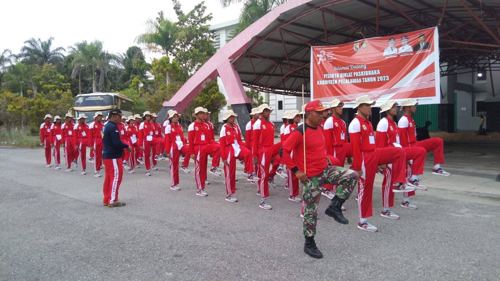 Sambut 17 Agustus Koramil dan Polsek Latih Paskibraka Kabupaten 