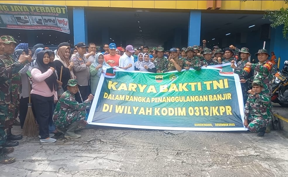Danramil 01/Bkn Pimpin Karya Bhakti dan Pembersihan Drenase Serta Pasar Inpres Bangkinang 