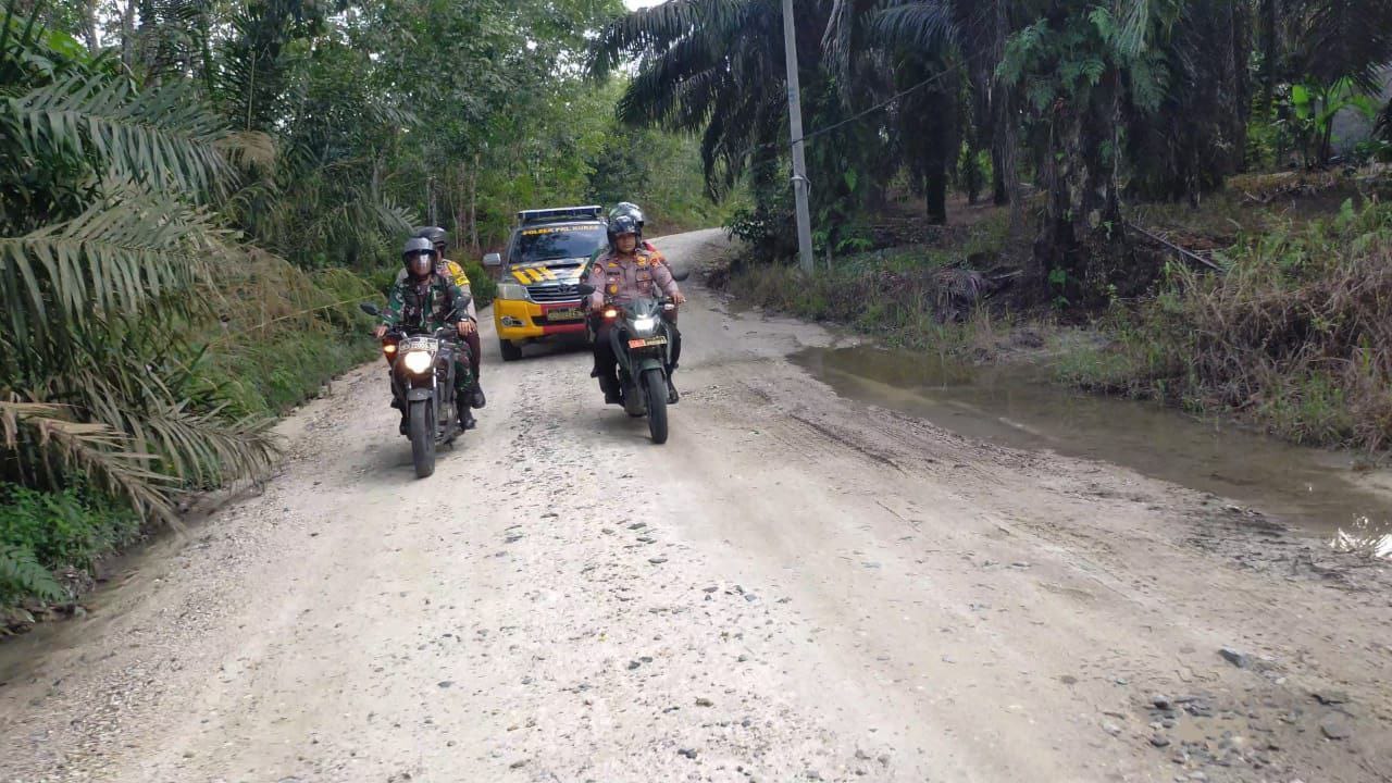 Danramil 04/ Pkl Kuras Bersama Kapolsek Laksanakan Patroli Karhutla