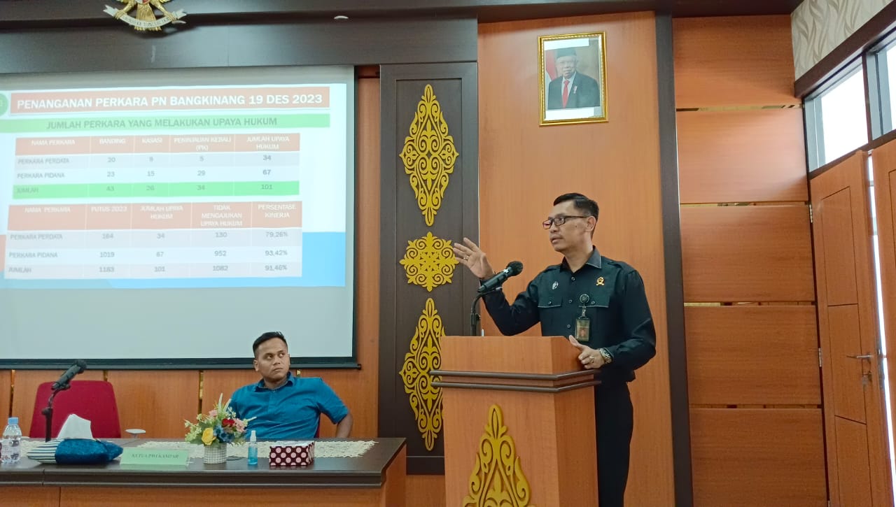 Hantarkan PN Bangkinang Raih WBK Dengan Nilai Tertinggi, Dewa Mohon Pamit Dihadapan Wartawan 