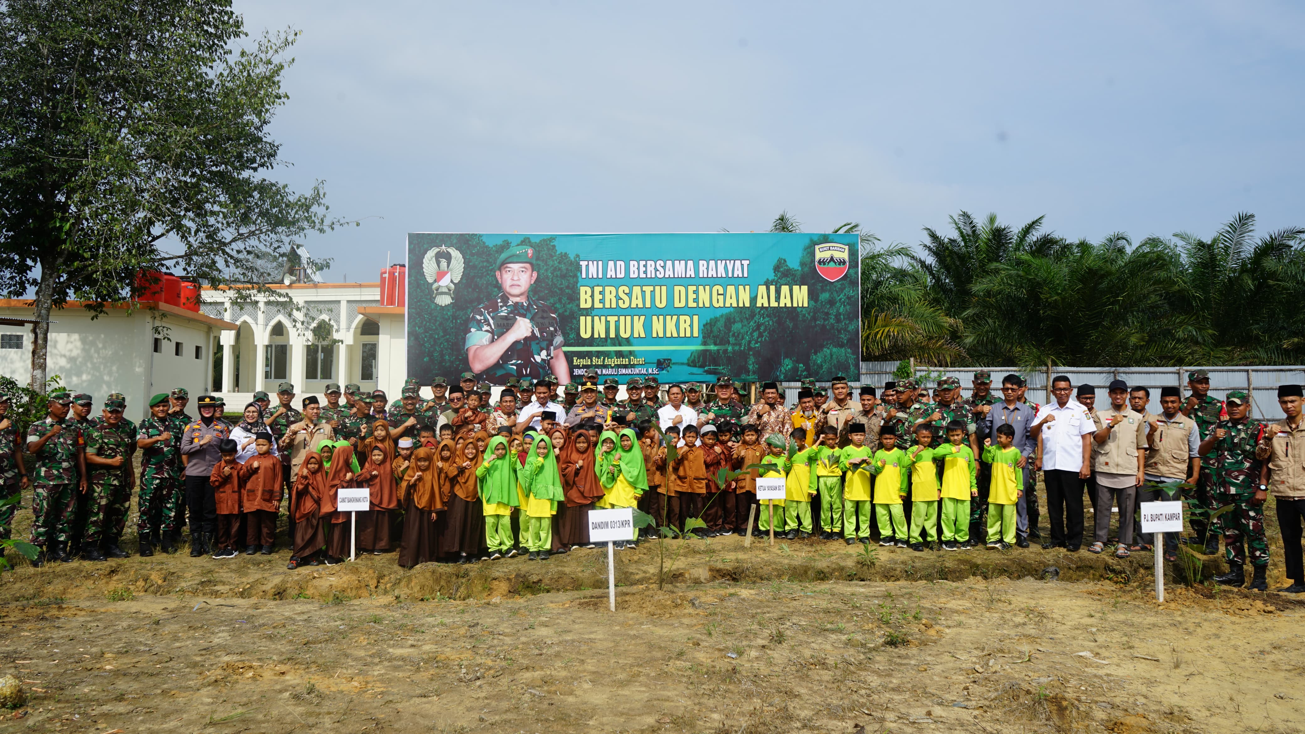Bersatu dengan Alam, Kodim 0313 / KPR Taman Pohon Serentak Secara Virtual Bersama Kodam 1/BB
