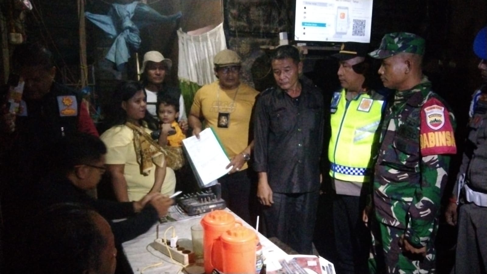 Menanggapi Keluhan Masyarakat, Tim Gabungan TNI, Polri dan Satpol PP Razia Warung Remang Remang