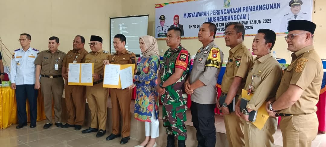 Anggota DPRD Kampar Mutia Restiana, Soroti Mobil CPO Rusak Jalan XIII Koto Kampar