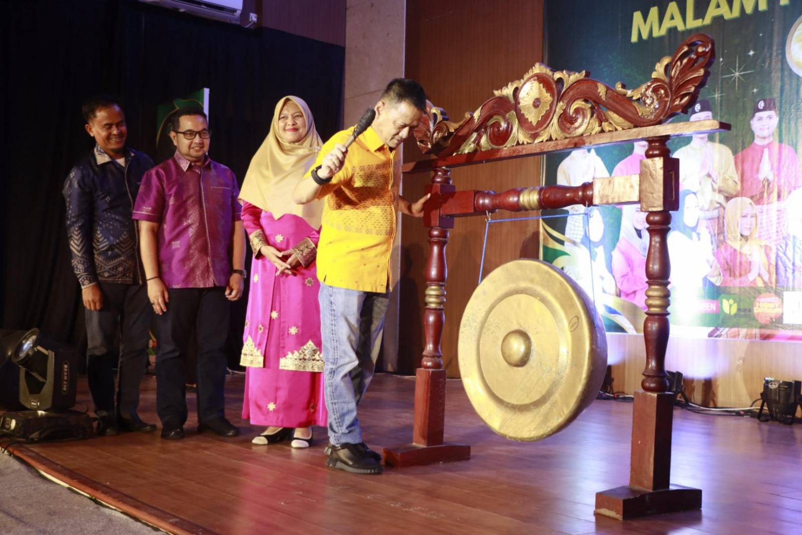 Sekda Kampar Hambali Hadiri Grand Final Bujang Dara Kampar 2025