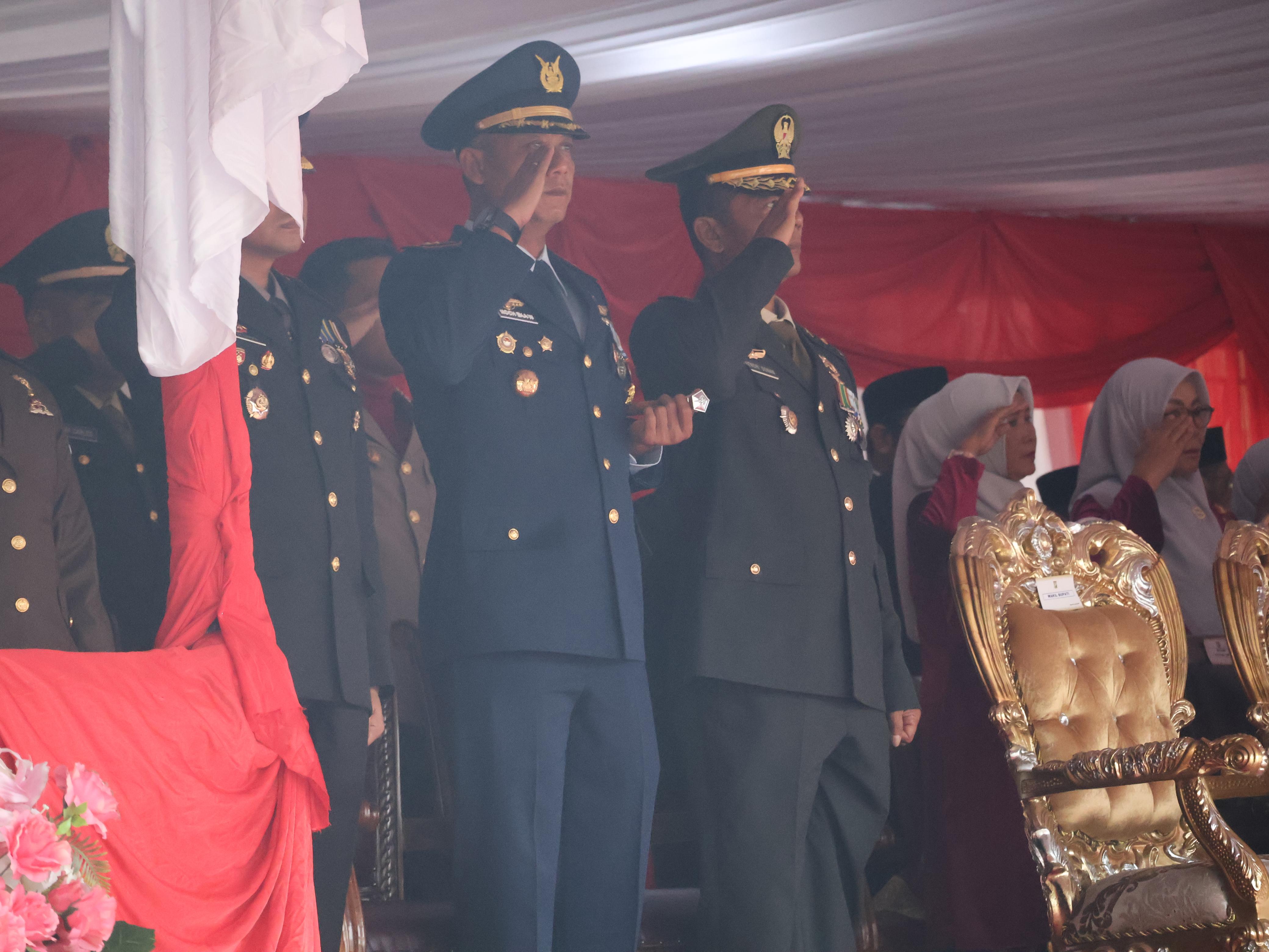 Upacara Penurunan Bendera Merah Putih Dalam Rangka HUT RI Ke 80 Tahun 2025 di Kabupaten Kampar