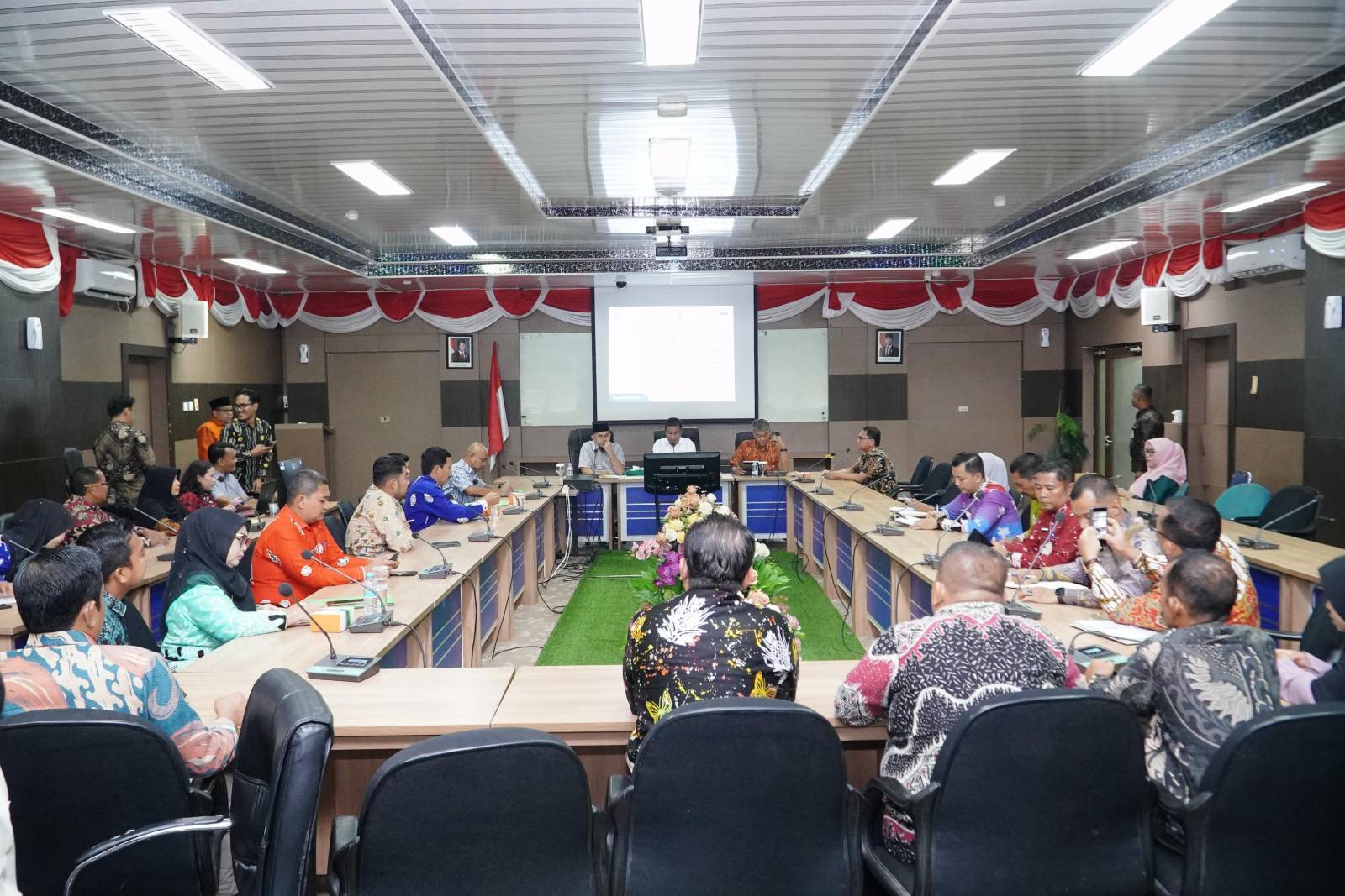 Bupati Kampar Pimpin Langsung Rapat Persiapan Penyaluran Bantuan Pangan