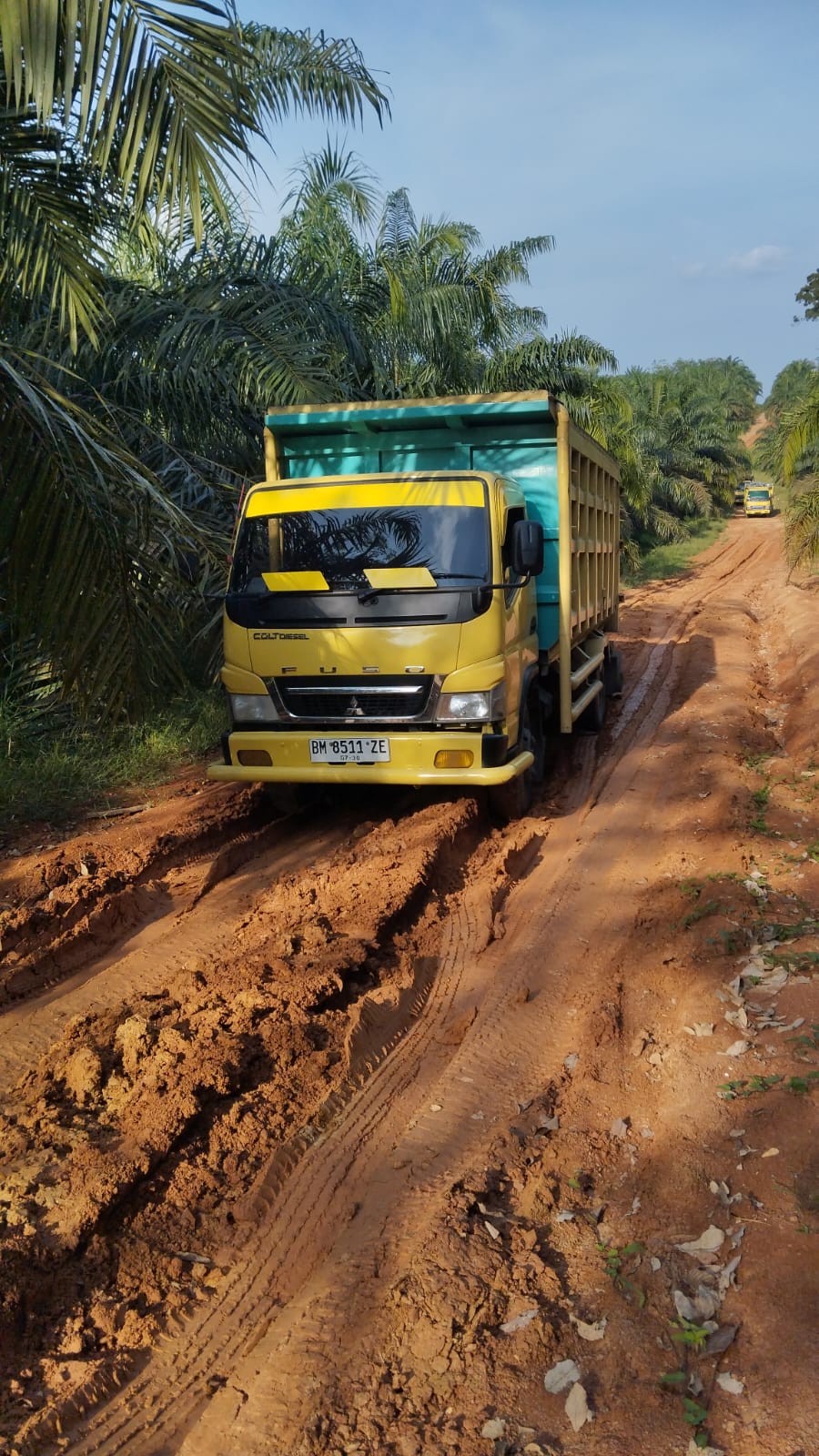 Tantangan Cuaca dan Medan, Prajurit Kodim 0313/KPR Tetap Siaga Kawal Pembangunan Jembatan