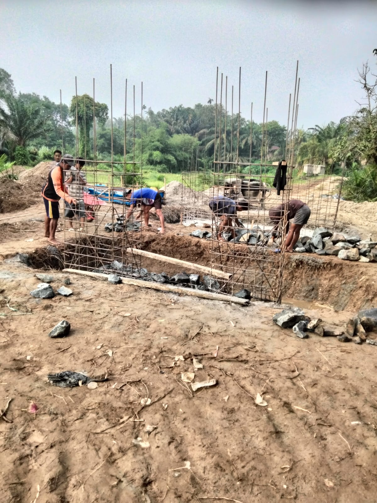 Struktur Utama Mulai Terbentuk: Pengecoran Beton Tower Jembatan Gantung Muara Musu Capai 35%