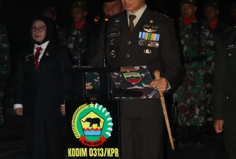 Dandim 0313/Kpr Pimpin Apel Kehormatan dan Renungan Suci dalam Rangka Memperingati HUT RI ke-80 