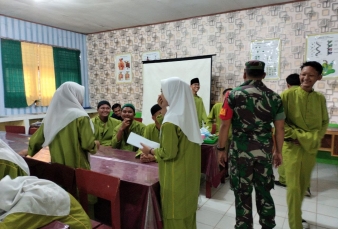 Cegah Bullying, Babinsa Koramil 07/Kampar Sosialisasi Kepada Siswa SMA Negeri 1 Tambusai