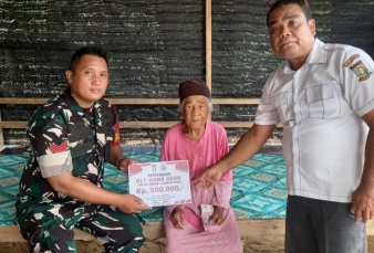 Babinsa Koptu Dedi Suprapto Dorong Kelancaran Pembagian BLT di Desa Koto Mesjid